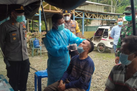 Polisi wajibkan swab atigen bagi warga luar  masuk ke Mandailing Natal