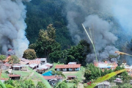 KKB pimpinan Lamek Tablo bakar fasilitas umum di Kiwirok