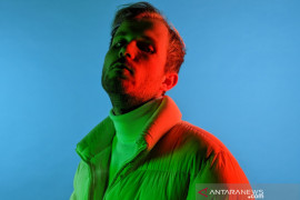 David Bay bawakan ulang lagu 'Love Will Tear Us Apart' Joy Division