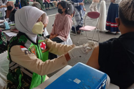 Denpom II/3 Lampung gelar vaksinasi dosis pertama bagi masyarakat umum