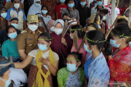 Berikut beberapa bantuan yang diserahkan Menteri Sosial saat kunker di Kabupaten HST