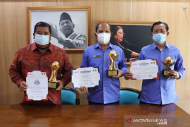 Bupati Buleleng raih "Top Pembina BUMD" ketiga kalinya