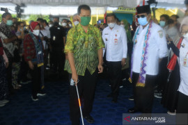 Menteri Sosial serahkan bantuan anak yang orang tuanya meninggal karena COVID-19