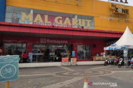 Bupati Garut ancam tutup mal yang tak pasang sistem PeduliLindungi