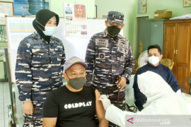 Lanal Banjarmasin bantu gerakkan sektor ekonomi maritim dengan percepatan vaksinasi