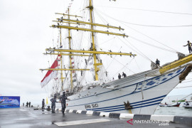 KRI Bima Suci Bawa 88 Taruna AAL Bersandar di Tarakan