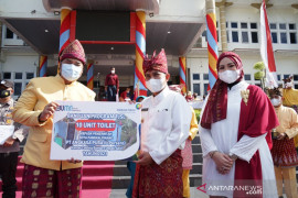 PT Angkasa Pura II bantu 10 unit toilet sehat ke Pemkot Pangkalpinang (Video)