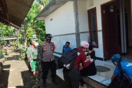 Kodim Jembrana lakukan vaksinasi secara "door to door"