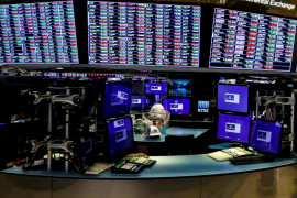 Wall Street dibuka tergelincir seiring volatilitas pasar berlanjut