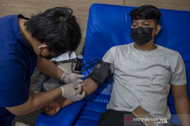 Donor Darah Peringati HUT Ke-76 PMI di Palu Page 2 Small