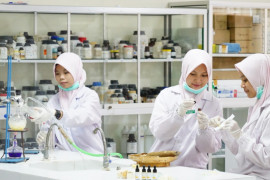 Jatim berstatus PPKM level 1, UMSurabaya berikan beasiswa untuk putra putri bidan dan perawat