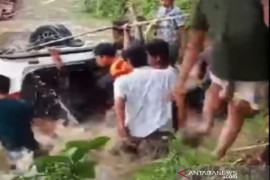 Tiga penumpang mobil tenggelam di Sungai Konaweha Konawe tewas