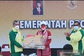 Pulang ke Riau, Leani Ratri Oktila diberi bonus Rp1 miliar oleh gubernur