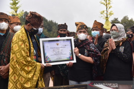 Sandiaga Uno resmikan amphitheater dukung potensi wisata di Ranupani Lumajang