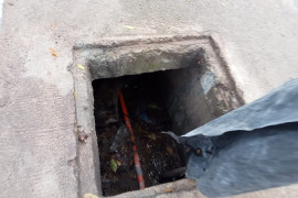Isi gorong-gorong bolong di Jalan Basuki Rahmat