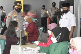 Polresta Cirebon gelar vaksinasi merdeka di 15 desa