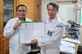 Wabup Effendi Ahmad terima langsung Kepmen Penlok Bandara KKU