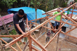 Pemkot Kendari membenahi 27 rumah tidak layak melalui program BSPS