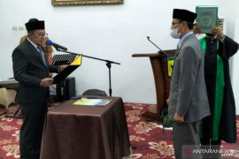 Bupati Ekap Putra harapkan perusda mampu membantu masyarakat dalam membeli hasil tani