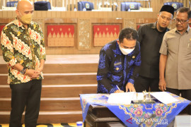 Setelah disepakati sembilan fraksi DPRD, ini yang disahkan di Painan, Kamis