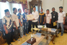 Tiga atlit Dumai ikut ke PON Papua, KONI serahkan bantuan