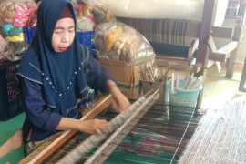 Susi Songket mempertahankan kekhasan songket Jambi di tengah pandemi