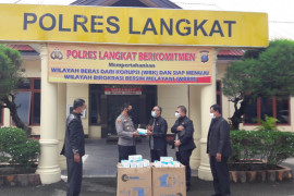 FPK Langkat serahkan 5.000 masker kepada Kapolres Langkat