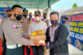 Warga terdampak COVID-19 di Agam dapat bantuan polisi setempat, ini bentuknya