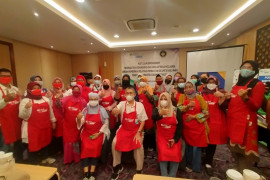 BPJAMSOSTEK-KMS Sidoarjo beri pelatihan buat kue kepada janda ahli waris