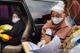 Sembuh, pasien COVID-19 asal Pamekasan dan bayinya pulang dari RSLI Surabaya
