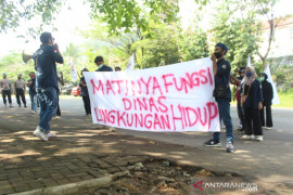 Mahasiswa minta DLH Kabupaten Sukabumi tindak tegas pabrik cemari lingkungan