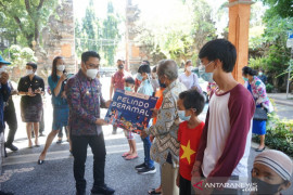 Pelindo III - Pemkot Denpasar santuni anak yatim dan disabilitas