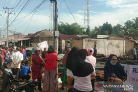 Terbakar untuk kedua kalinya tahun ini, sembilan kios di Pasar Kambang hangus