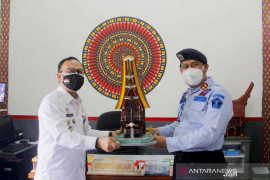 Rutan Makale pasarkan miniatur Rumah Adat Toraja "Tongkonan"
