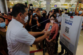 Penerapan aplikasi PeduliLindungi di swalayan