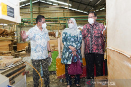 Industry Ministry optimizes furniture machinery restructuration