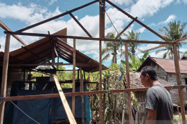Bang Dhin bantu pugar rumah tak layak huni