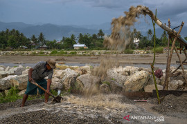 Aktivitas Pertambangan Pasir Rakyat di Sigi Page 2 Small