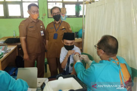 BIN vaksinasi pelajar dan santri pesantren di Kabupaten HST