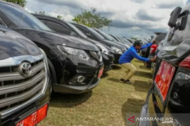 Masih pandemi, kok, Bupati Karawang beli mobil dinas mewah?