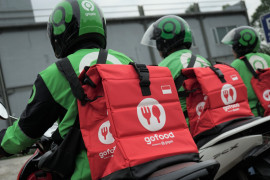 GoFood bagikan ribuan tas khusus pengantaran makanan untuk mitra driver di Jatim-Bali