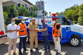 Yayasan Bersih bantu ambulans untuk percepatan vaksinasi di Kota Surabaya