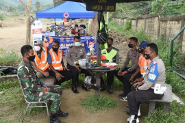 Puluhan personel TNI/Polri amankan pertandingan gantole PON XX di Doyo