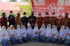 Wakil Bupati Pesisir Selatan ajak pelajar sosialisasikan dampak positif vaksin