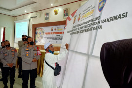 Sukseskan vaksinasi, Bupati Akmal ajak lawan hoaks