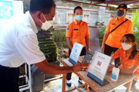 Pemkab Jembrana terapkan aplikasi PeduliLindungi untuk pegawai