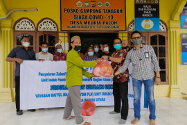 YBM PLN UIKSBU serahkan bantuan sembako kepada masyarakat