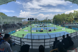 Para atlet puji arena tenis PON Papua
