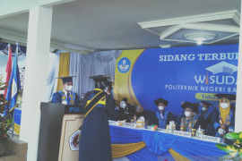 Poliban gelar wisuda secara Drive Thru