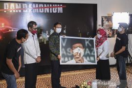 Pembukaan Pameran Foto Pandemonium Di Galeri Foto jurnalistik ANTARA